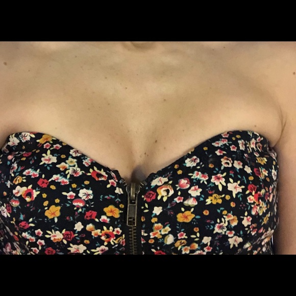 Strapless zip up corset-like top - Picture 3 of 8